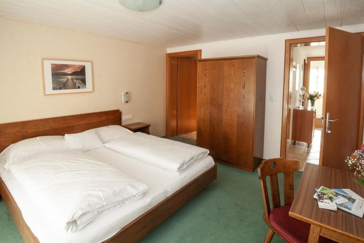 Hotel Garni Brigitte Burserberg Bagian luar foto