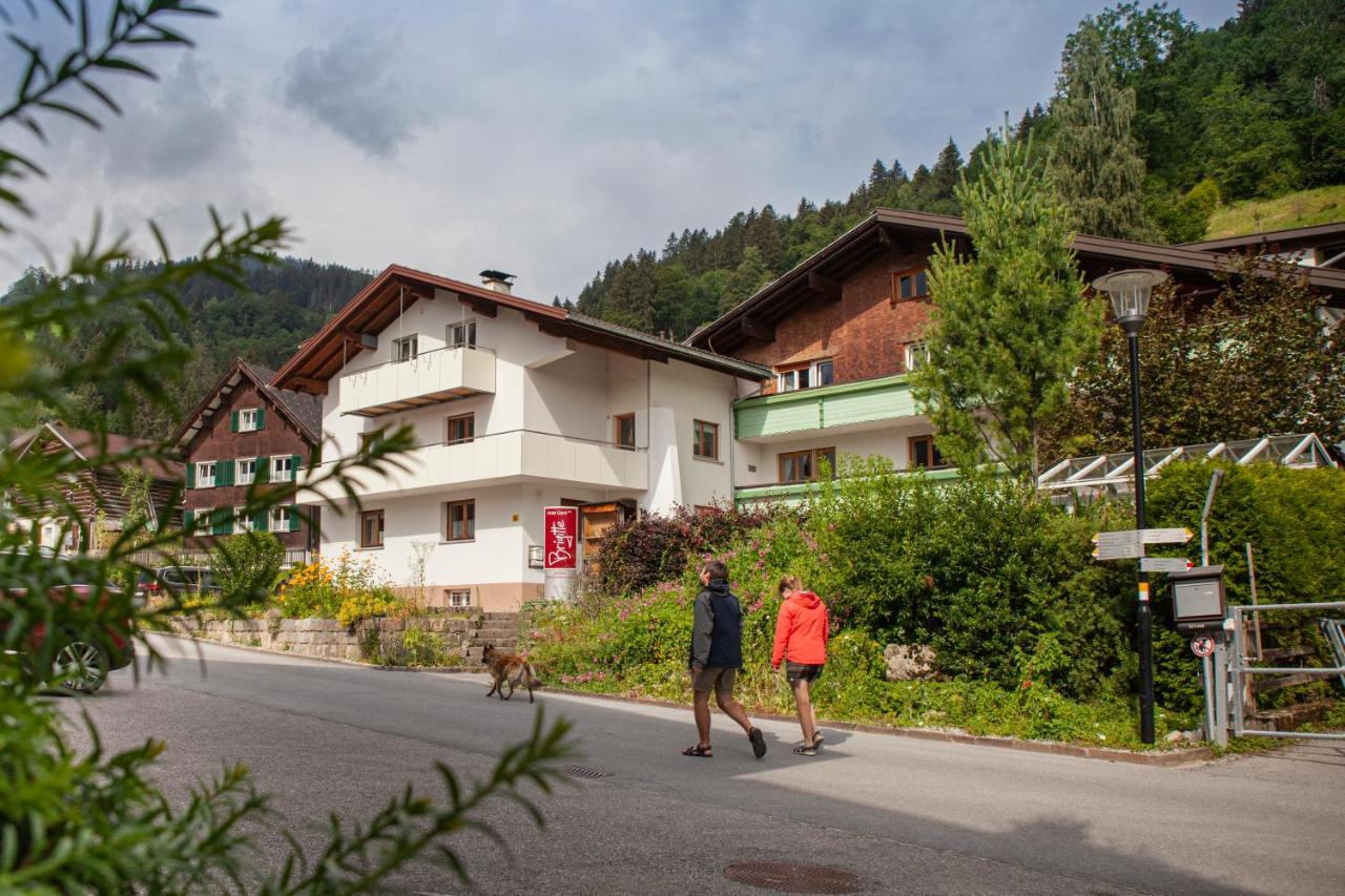 Hotel Garni Brigitte Burserberg Bagian luar foto