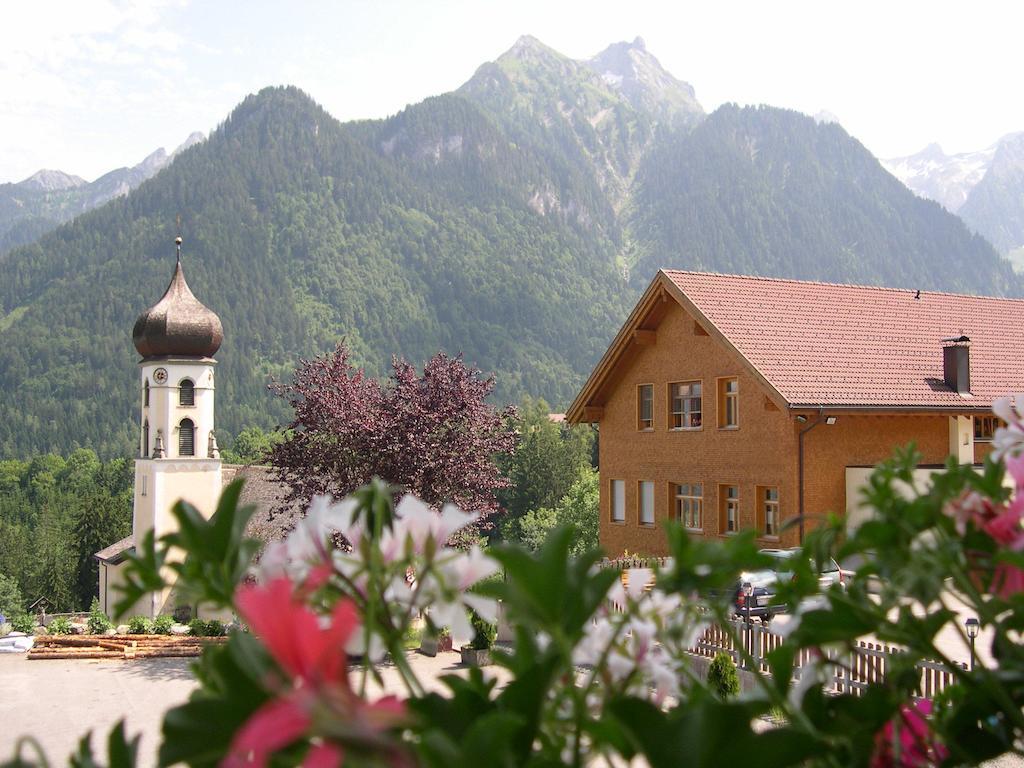 Hotel Garni Brigitte Burserberg Bagian luar foto
