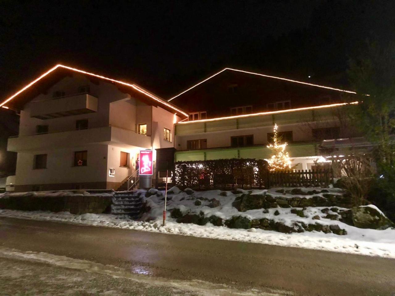 Hotel Garni Brigitte Burserberg Bagian luar foto
