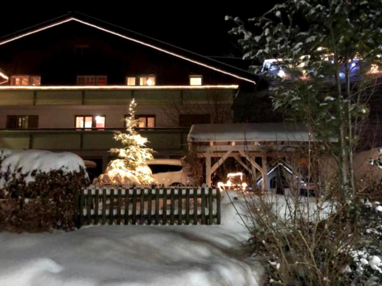 Hotel Garni Brigitte Burserberg Bagian luar foto
